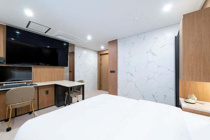 Room 7 of 109