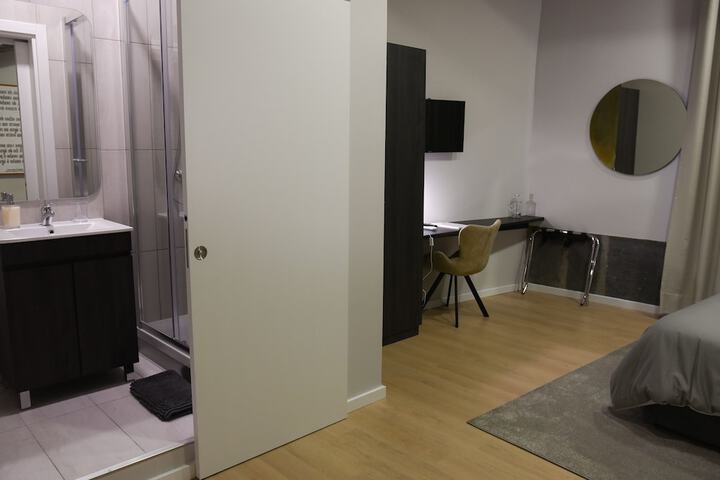 Room 11 of 83