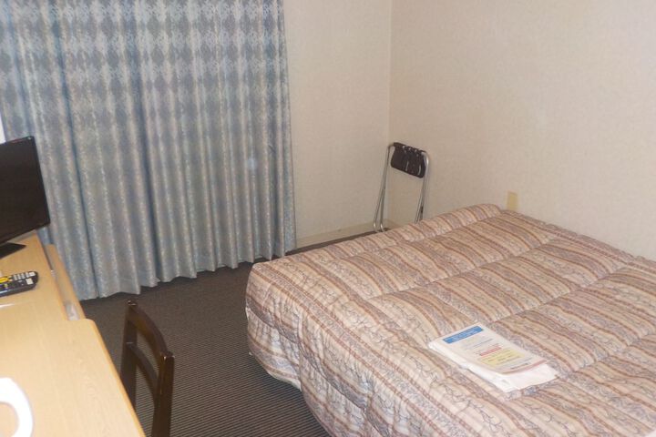 Room 12 of 38