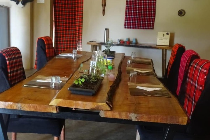 Dining 9 of 12