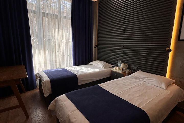 Room 33 of 117