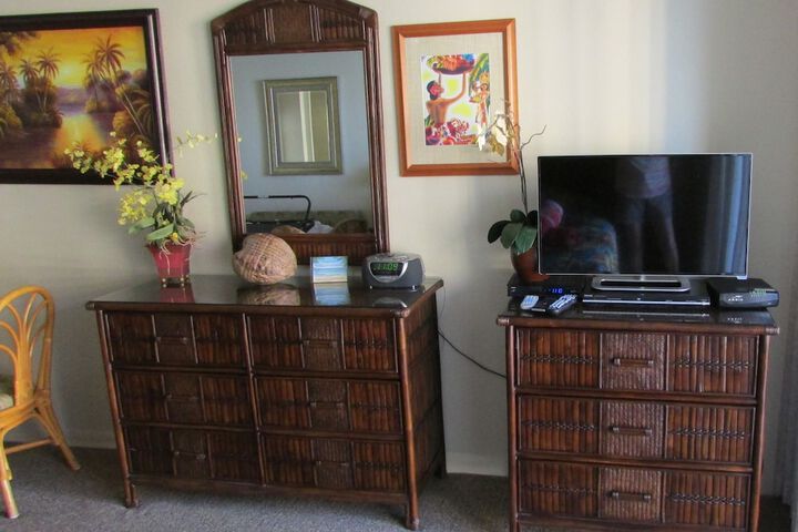 Room 28 of 484