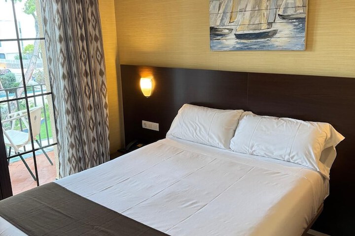 Room 6 of 25