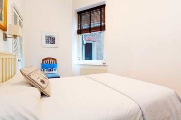 Room 5 of 11