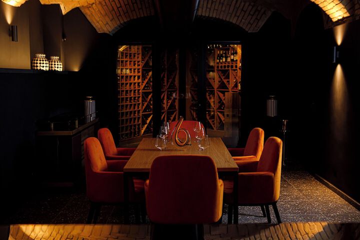 Dining 36 of 58