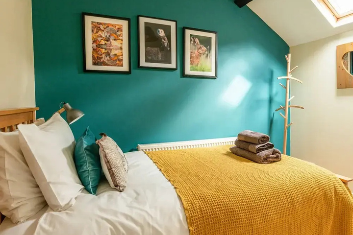 Room 4 of 9