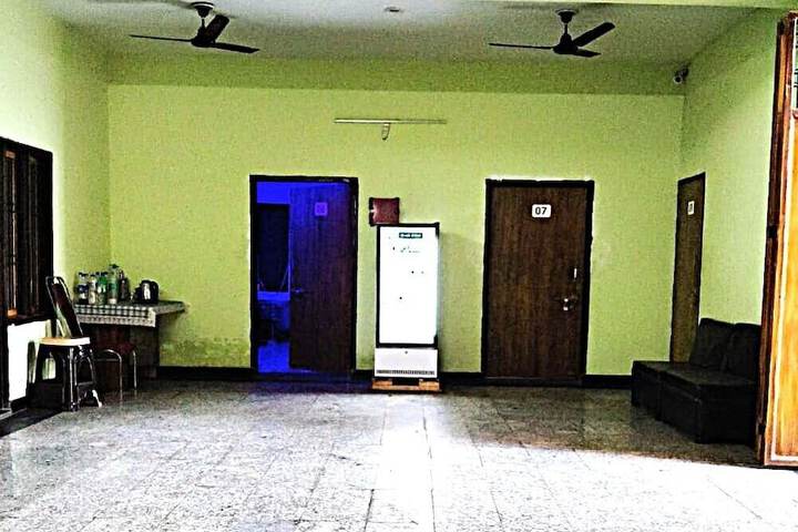 Room 9 of 11