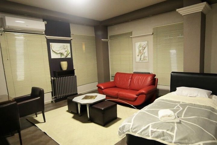 Room 11 of 84