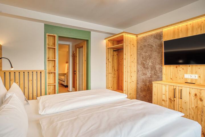 Room 30 of 98