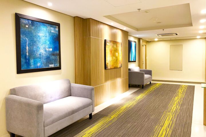 Ballroom/Hall 37 of 39