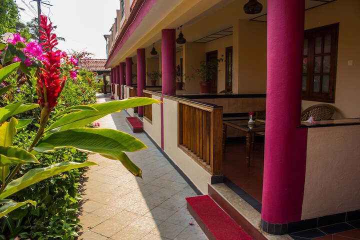 Hotel Exterior 42 of 47