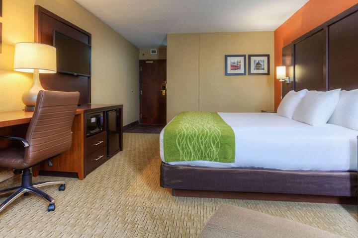 1 King Bed (13 of 17)