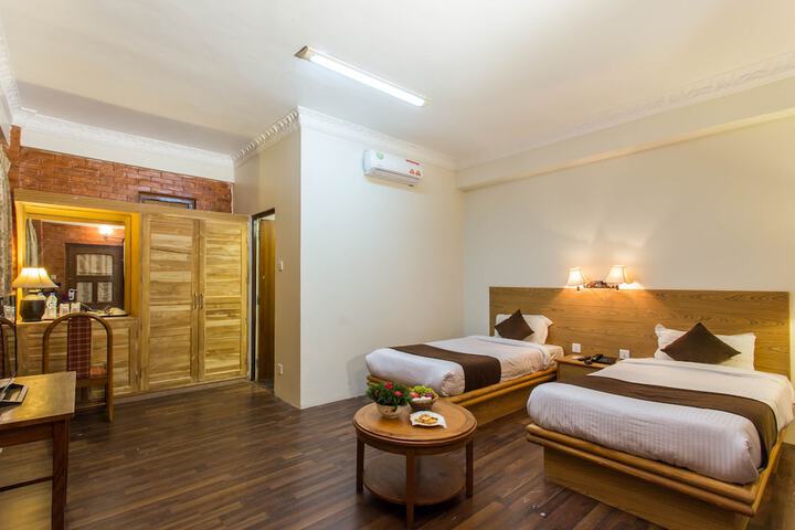 Room 8 of 27
