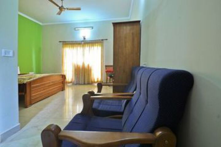 Room 9 of 16