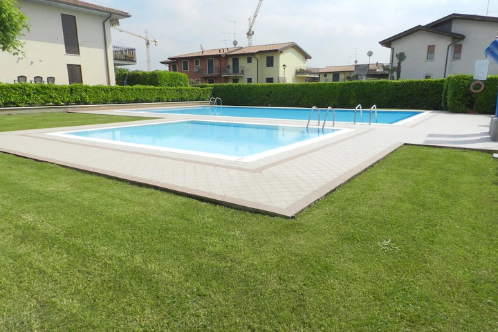 Pool 12 of 17