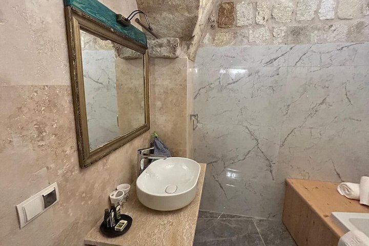 Room 12 of 75