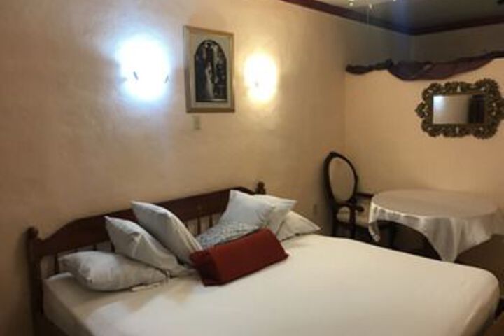 Room 33 of 47
