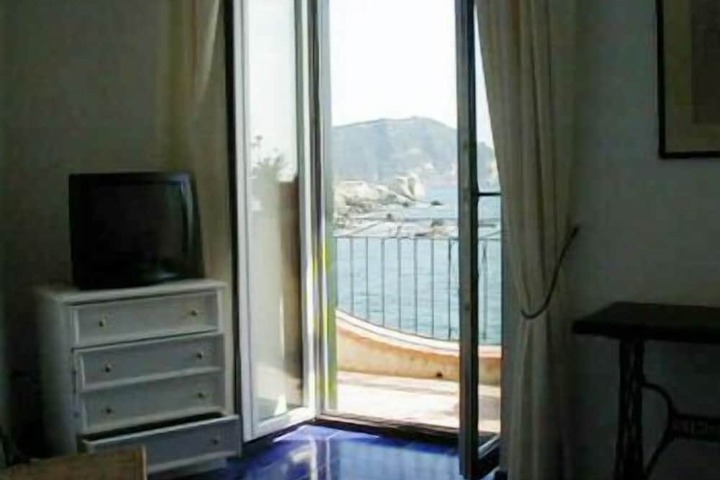 Room 18 of 43