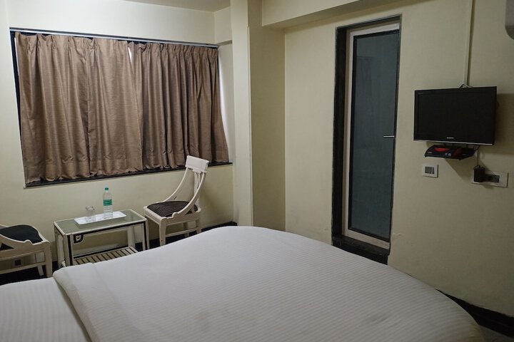 Room 11 of 35