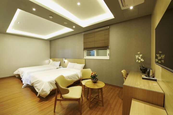Room 7 of 37