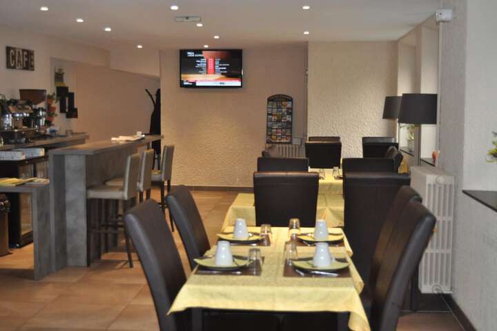 Dining 38 of 63