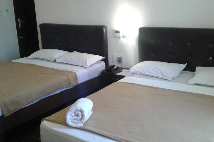 Room 13 of 38