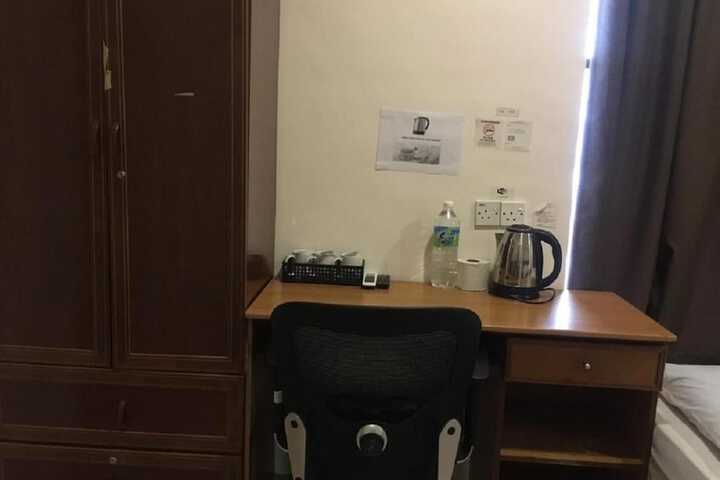 Room 15 of 48