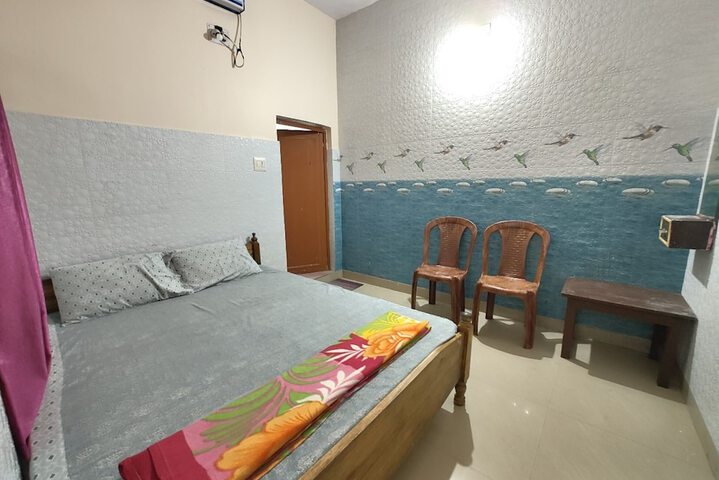 Room 8 of 12