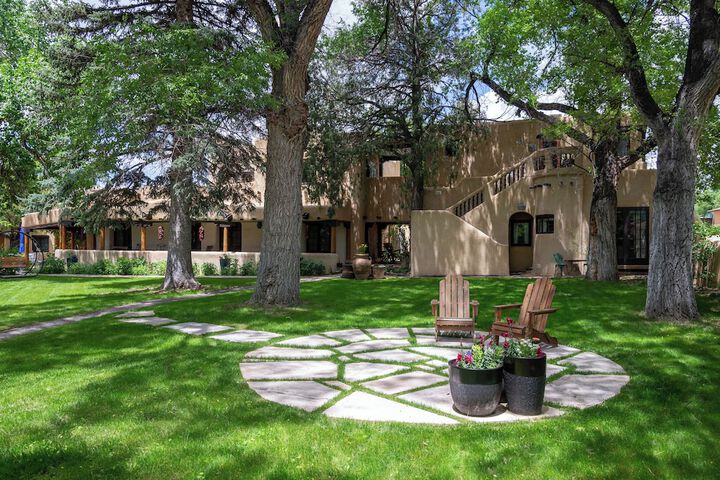 Hotel Exterior 106 of 125