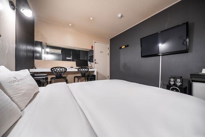 Room 9 of 30