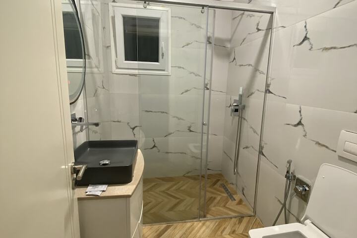 Room 15 of 32