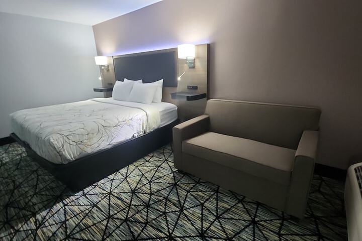 1 King Bed (12 of 12)