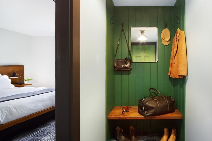 Room 3 of 56
