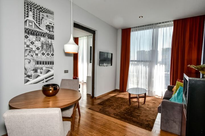 Room 27 of 68