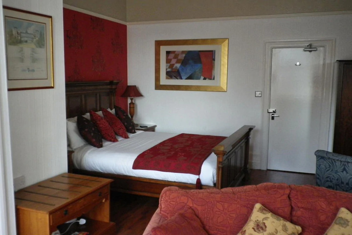 Room 5 of 5
