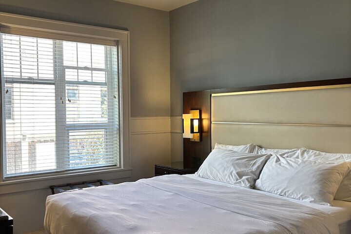 Room 7 of 27