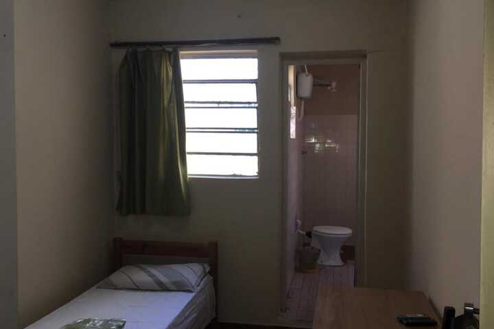 Room 19 of 38