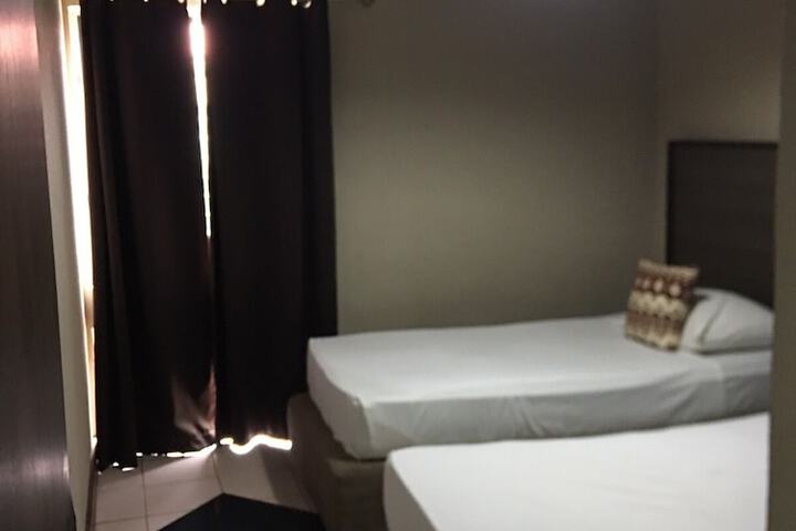 Room 13 of 37