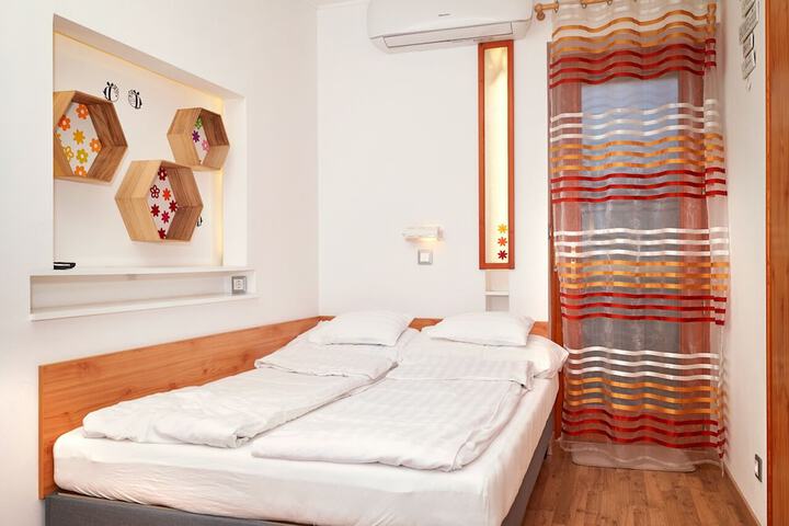 Room 7 of 25