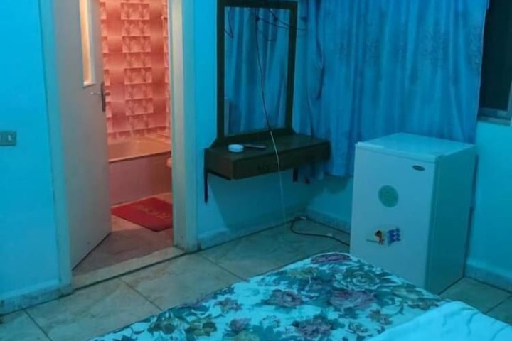 Room 11 of 40