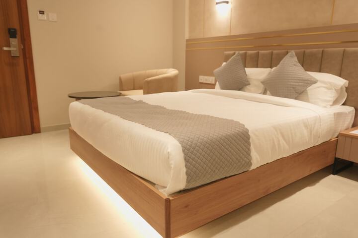 Room 3 of 20