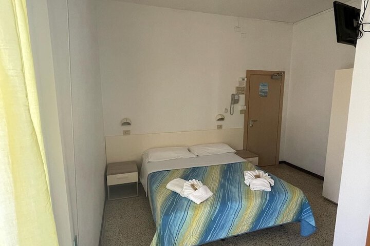 Room 12 of 22