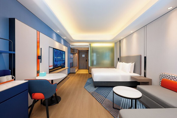 Room 12 of 52