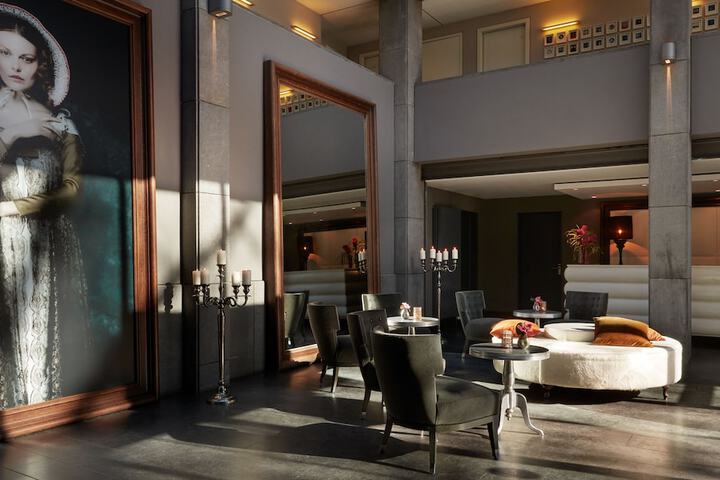 Hotel Lobby
