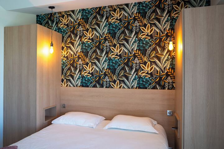 Room 8 of 35