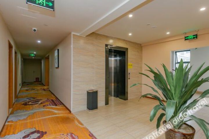 Hotel Interior 21 of 25