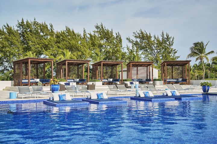 Hotel Pool