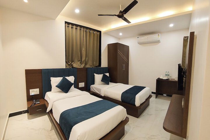 Room 5 of 22