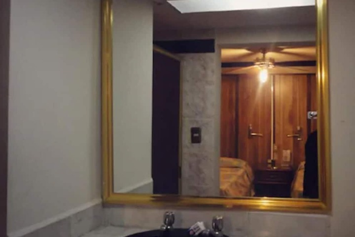 Room 14 of 21