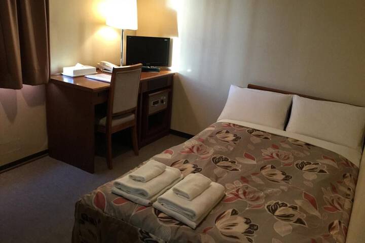 Room 9 of 40